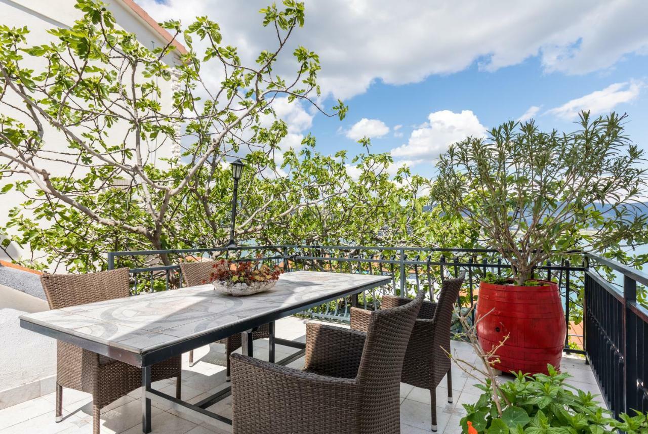 Apartments Rogulj Trogir Exterior foto